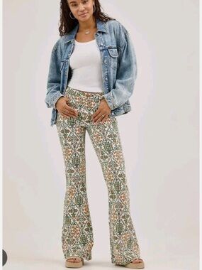 Wrangler High Rise Fierce Flare Jeans Floral Cross Stitch Print 4 X 30